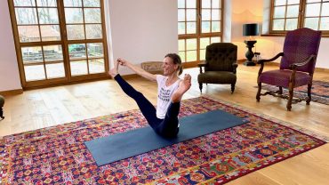 YOGAMOUR 109: Blühender Lotus