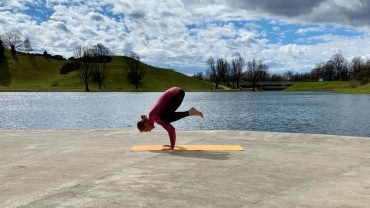 Twist and Fly: YOGAMOUR 112