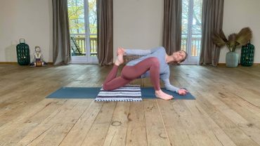 YOGAMOUR 122: Yin Yoga 12