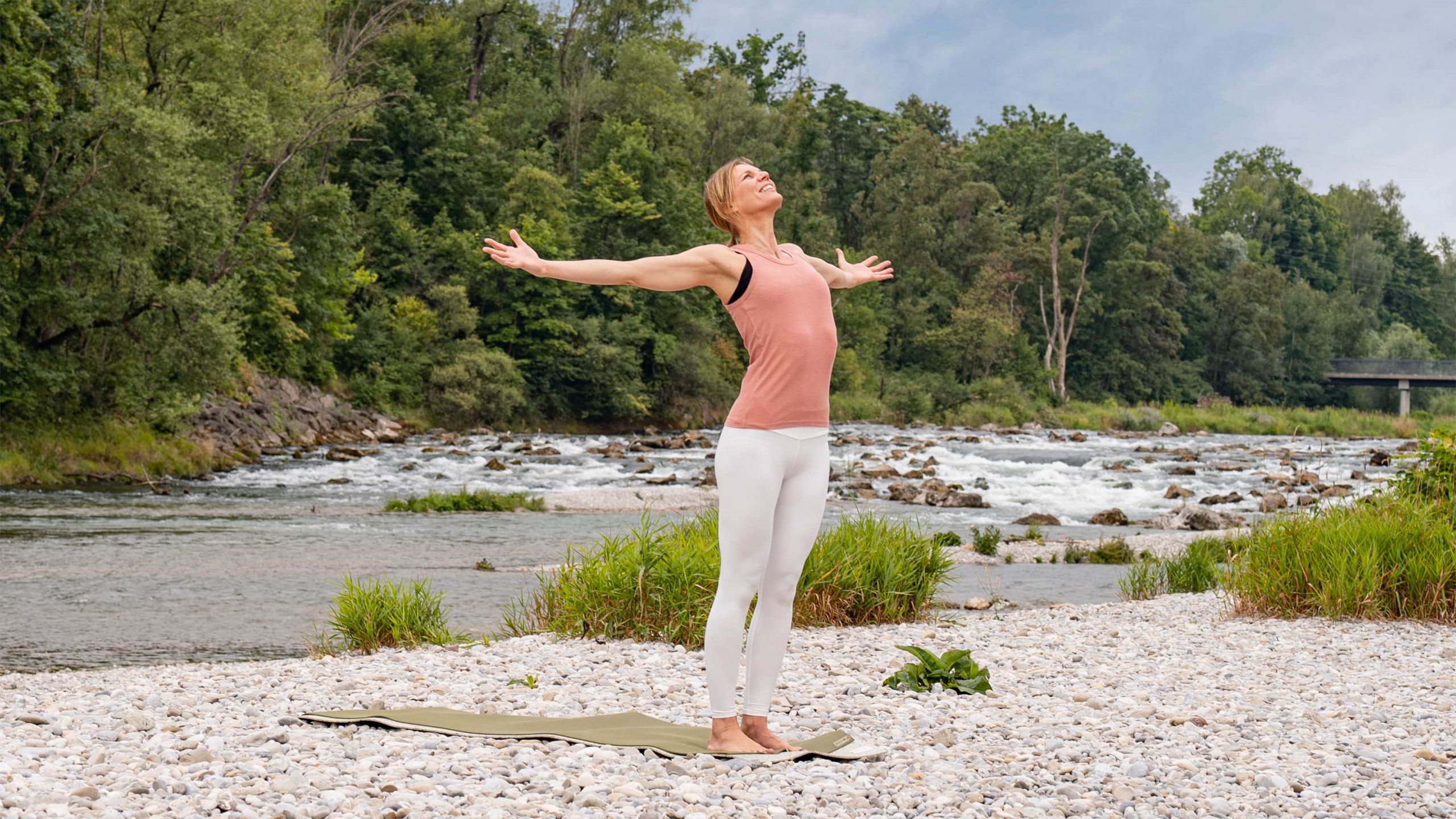 YOGAMOUR Challenge 2022: Hallo Welt Asana