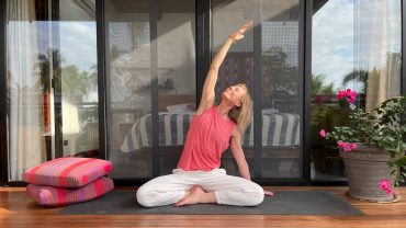 Yoga Praktizieren am Morgen