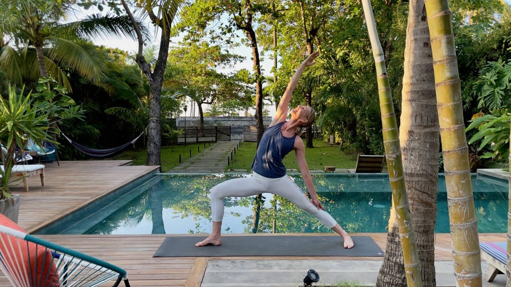YOGAMOUR 154: Stretch & Flow