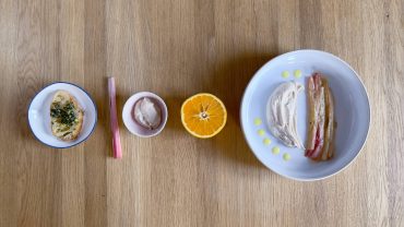 Rhabarber mit weißer Bohnencreme