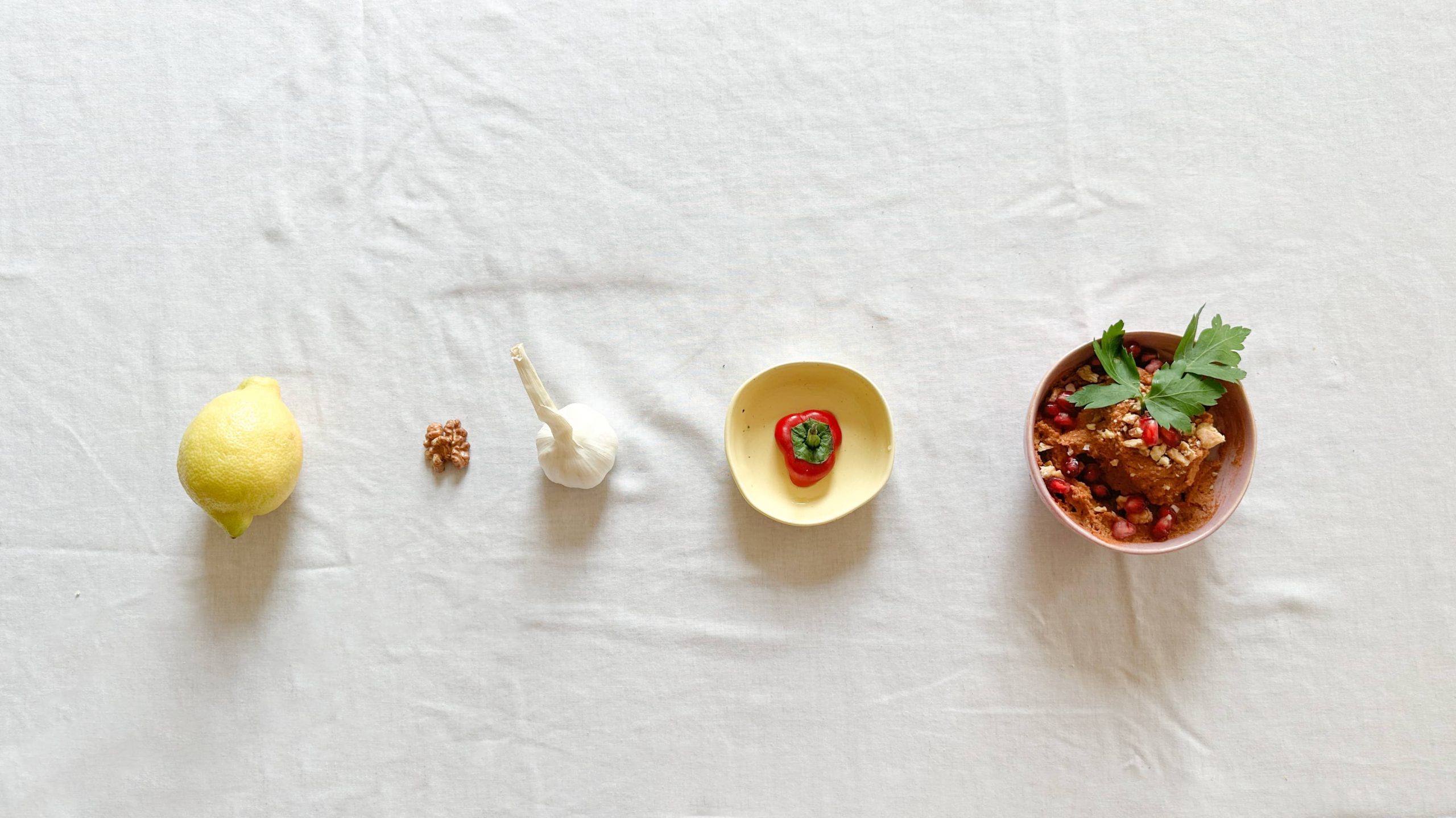 BBQ-Special: Roter Paprika-Dip mit Walnüssen