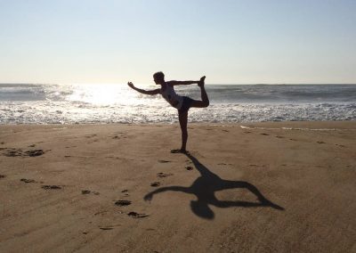 Atlantic Surf Lodge: Bärbel Yoga am Strand
