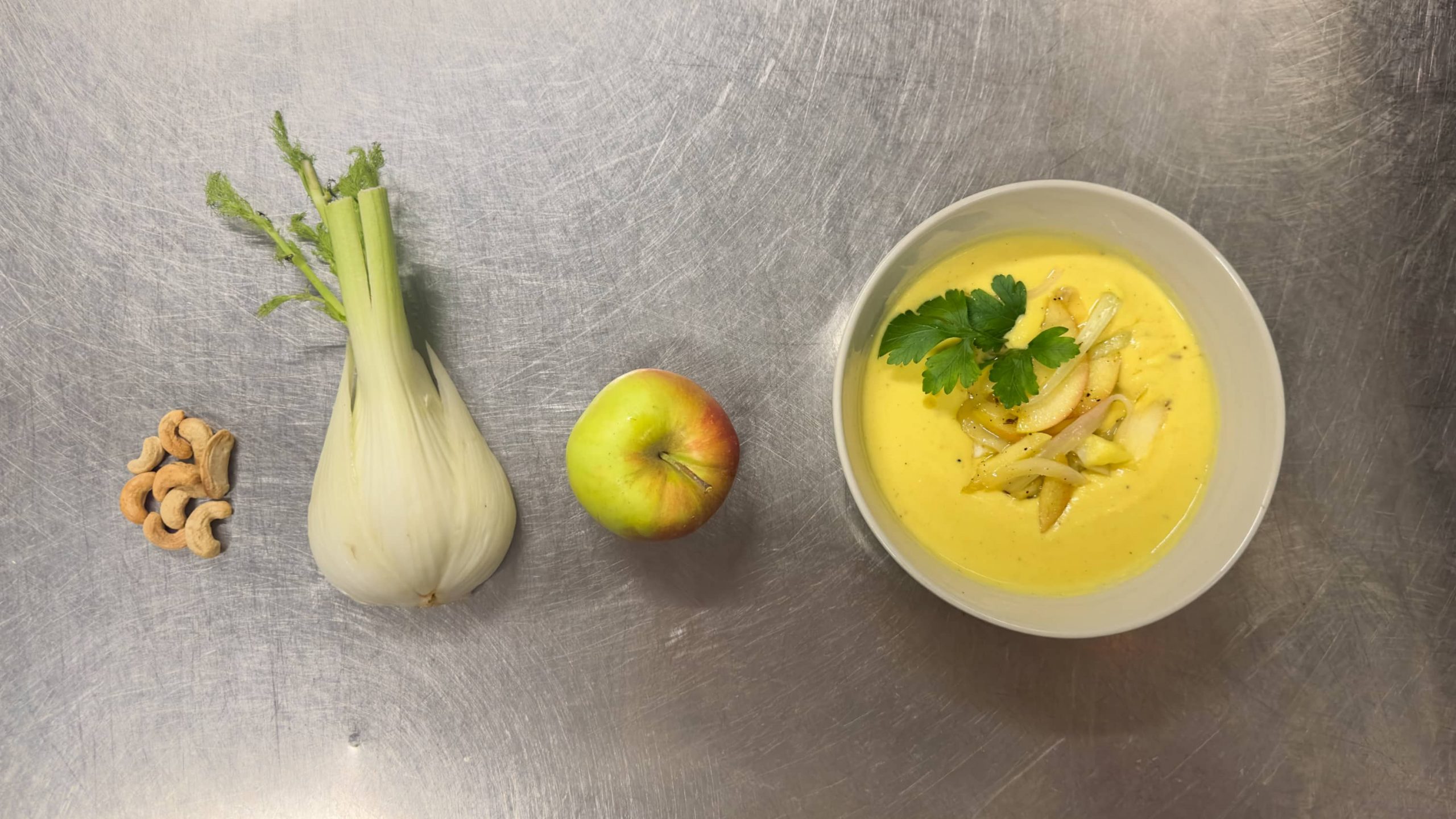 Cashew, Fenchel, Apfel, Blumenkohlsuppe