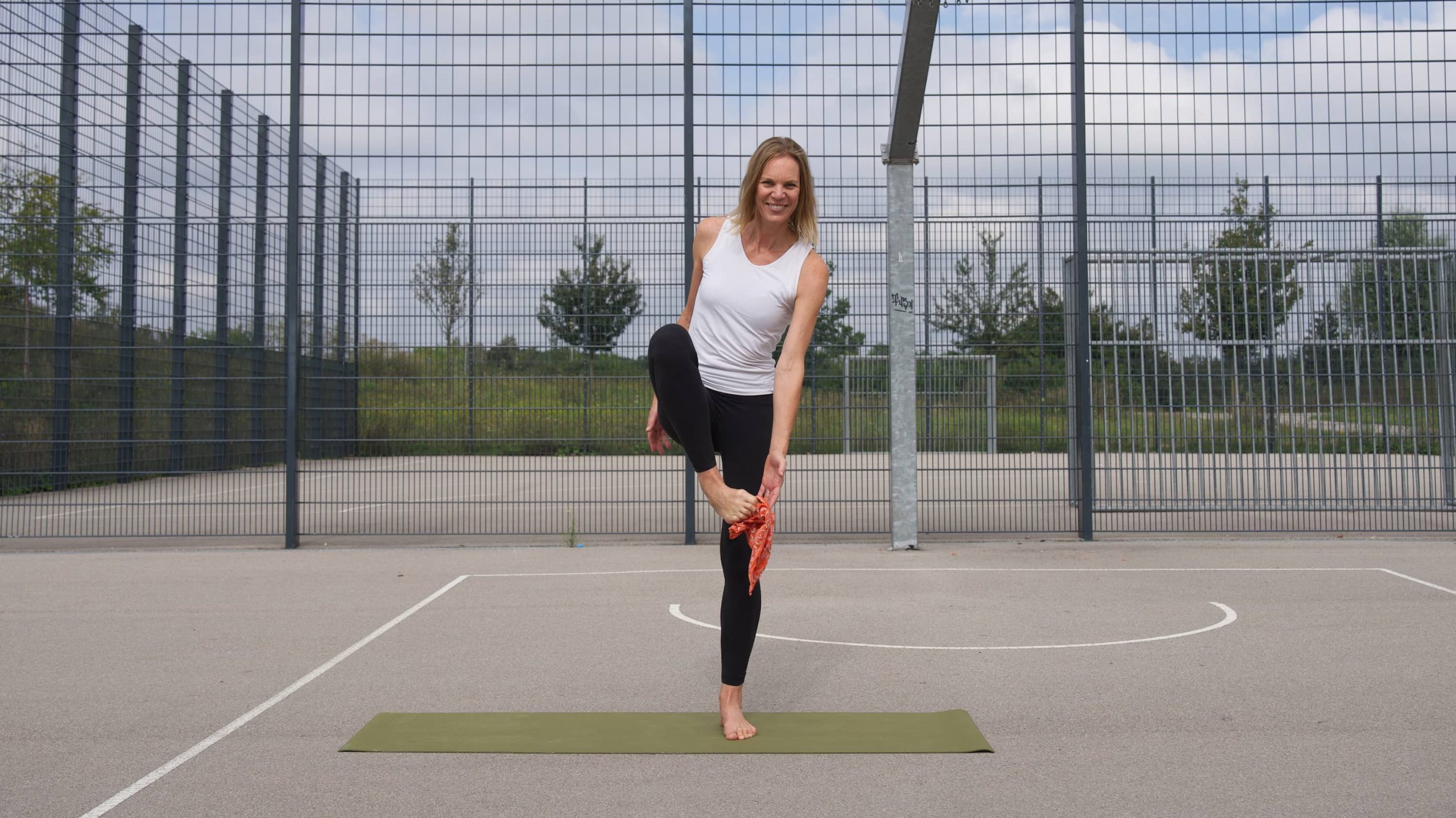 YOGAMOUR 188: Bärbel kräftigt ihre Füße