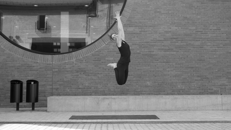 Bärbel freut sich eine Yoga-Live Challenge ankündigen zu dürfen