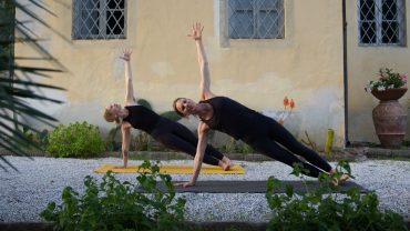 Bärbel und Leonie – Sideplank 2023 – YOGAMOUR