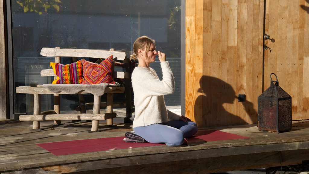 Sonnenatmung — YOGAMOUR 220