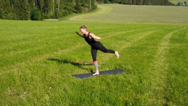 Bärbel beim Rücken Flow – YOGAMOUR #232
